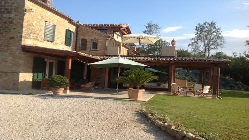 AP, Villa con piscina