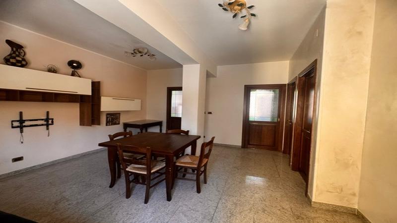 Ascoli Piceno , Appartamento con balconcino